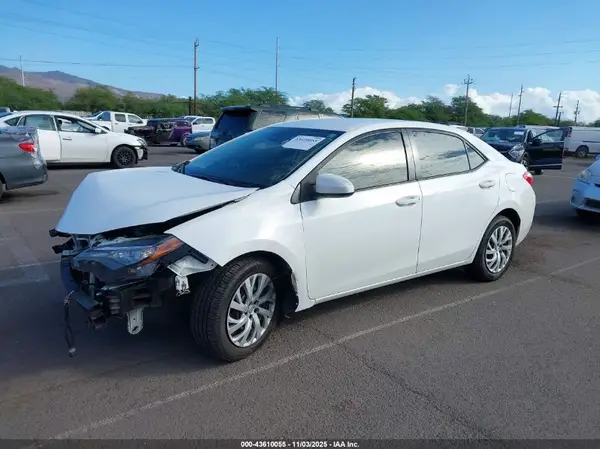 5YFBURHEXHP610183 2017 TOYOTA COROLLA - Image 2