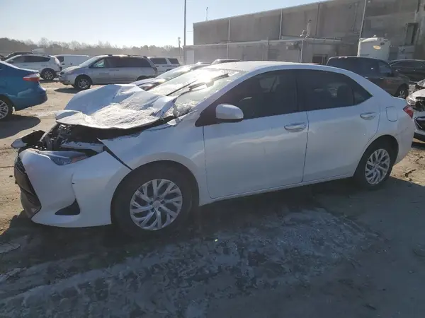 5YFBURHEXHP612063 2017 TOYOTA COROLLA - Image 1