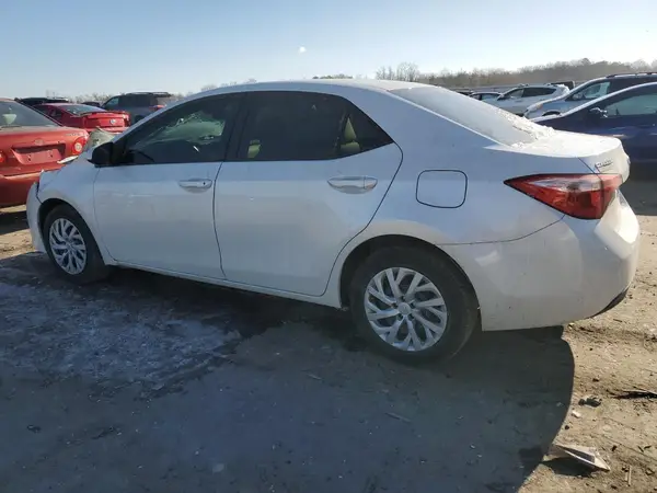 5YFBURHEXHP612063 2017 TOYOTA COROLLA - Image 2