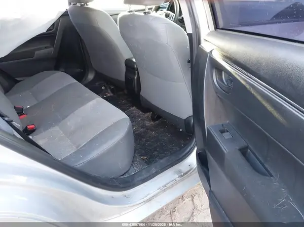 5YFBURHEXHP612256 2017 TOYOTA COROLLA - Image 8