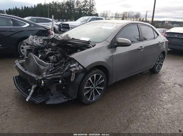 5YFBURHEXHP618008 2017 TOYOTA COROLLA - Image 2