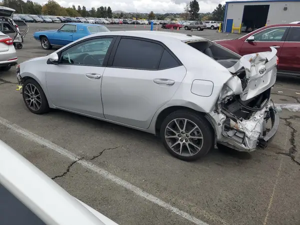 5YFBURHEXHP621099 2017 TOYOTA COROLLA - Image 2