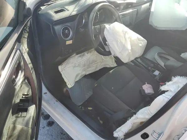 5YFBURHEXHP622186 2017 TOYOTA COROLLA - Image 8
