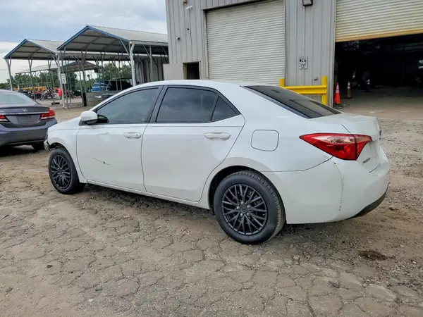 5YFBURHEXHP623337 2017 TOYOTA COROLLA - Image 2
