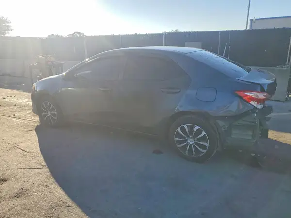 5YFBURHEXHP626786 2017 TOYOTA COROLLA - Image 2