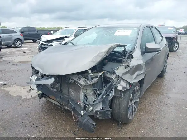 5YFBURHEXHP628702 2017 TOYOTA COROLLA - Image 2