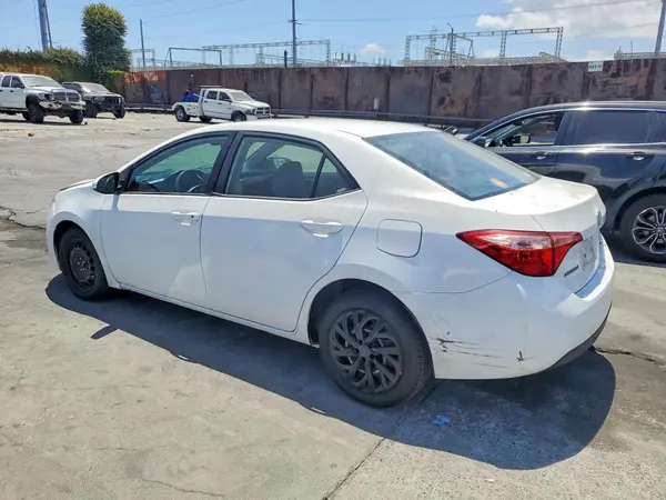 5YFBURHEXHP628988 2017 TOYOTA COROLLA - Image 2