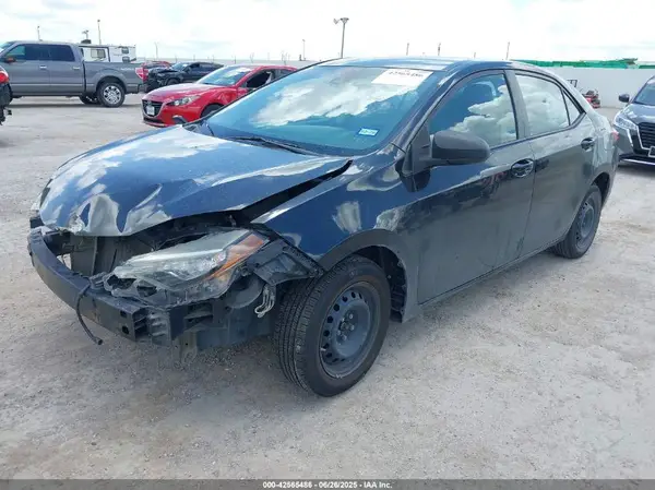 5YFBURHEXHP631986 2017 TOYOTA COROLLA - Image 2
