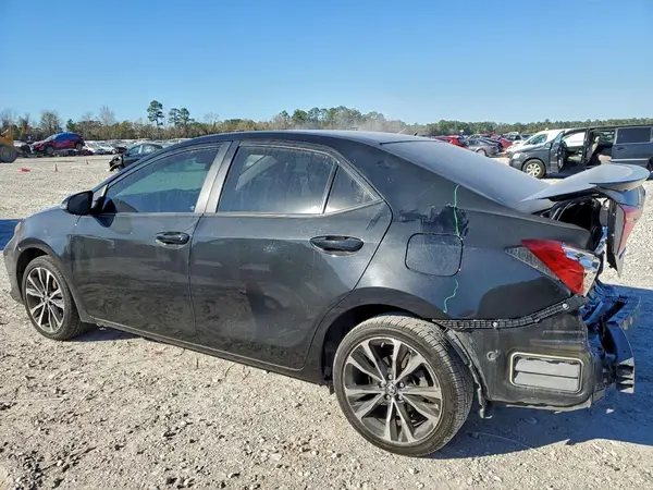 5YFBURHEXHP633124 2017 TOYOTA COROLLA - Image 2