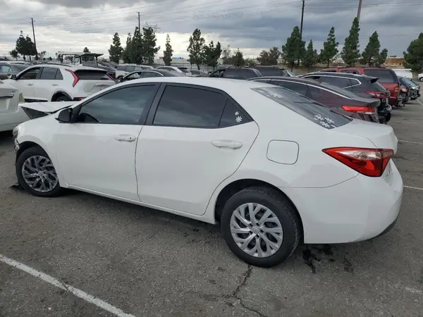 5YFBURHEXHP634998 2017 TOYOTA COROLLA - Image 2