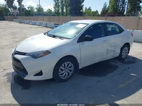 5YFBURHEXHP635648 2017 TOYOTA COROLLA - Image 2