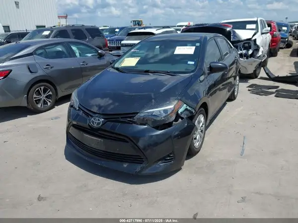 5YFBURHEXHP635715 2017 TOYOTA COROLLA - Image 2