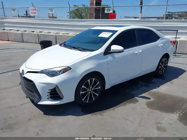 5YFBURHEXHP637254 2017 TOYOTA COROLLA - Image 2