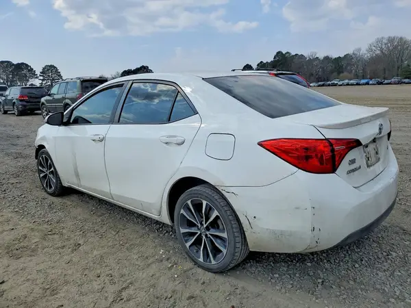 5YFBURHEXHP637982 2017 TOYOTA COROLLA - Image 2