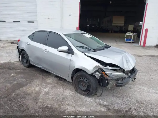 5YFBURHEXHP640039 2017 TOYOTA COROLLA - Image 1