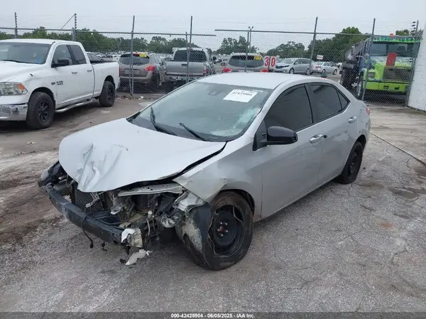 5YFBURHEXHP640039 2017 TOYOTA COROLLA - Image 2