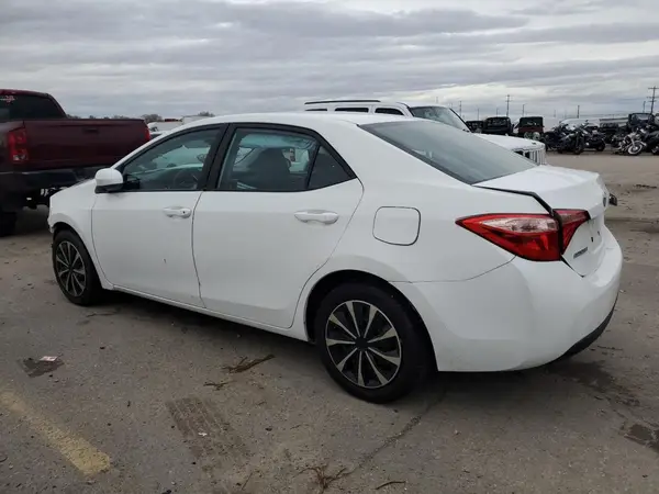 5YFBURHEXHP640381 2017 TOYOTA COROLLA - Image 2