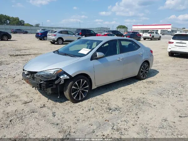 5YFBURHEXHP642387 2017 TOYOTA COROLLA - Image 2