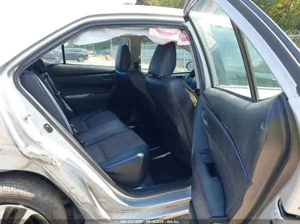 5YFBURHEXHP642387 2017 TOYOTA COROLLA - Image 8