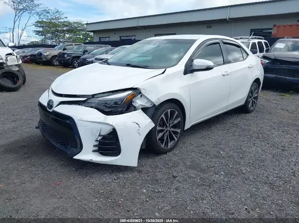 5YFBURHEXHP643040 2017 TOYOTA COROLLA - Image 2