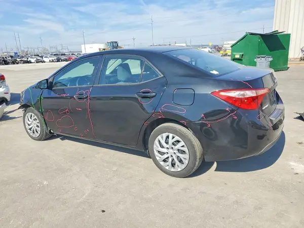 5YFBURHEXHP643118 2017 TOYOTA COROLLA - Image 2