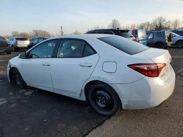 5YFBURHEXHP643944 2017 TOYOTA COROLLA - Image 2