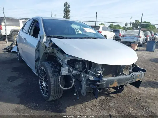 5YFBURHEXHP645015 2017 TOYOTA COROLLA - Image 1