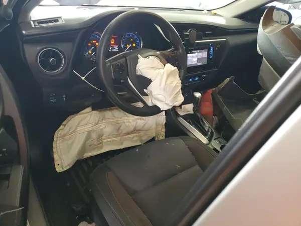 5YFBURHEXHP646438 2017 TOYOTA COROLLA - Image 8
