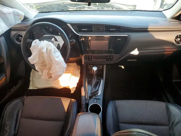 5YFBURHEXHP647671 2017 TOYOTA COROLLA - Image 8