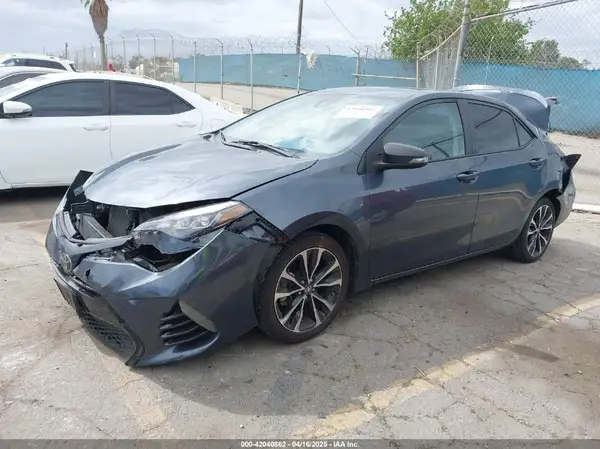 5YFBURHEXHP650201 2017 TOYOTA COROLLA - Image 2