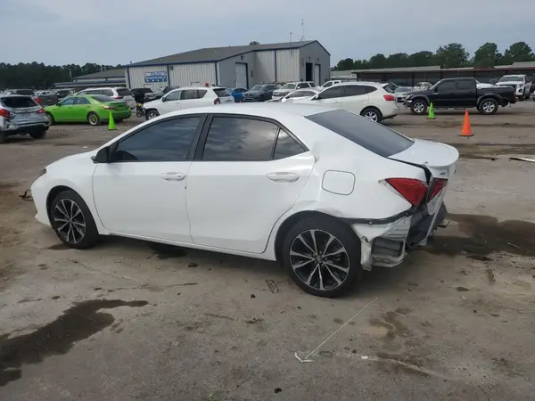 5YFBURHEXHP650604 2017 TOYOTA COROLLA - Image 2