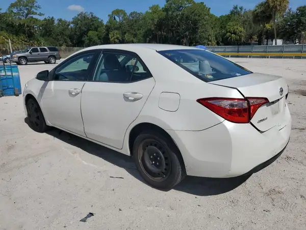 5YFBURHEXHP652790 2017 TOYOTA COROLLA - Image 2