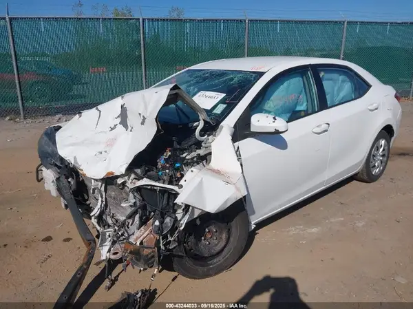 5YFBURHEXHP656306 2017 TOYOTA COROLLA - Image 2