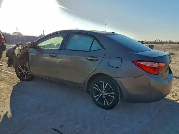 5YFBURHEXHP662932 2017 TOYOTA COROLLA - Image 2