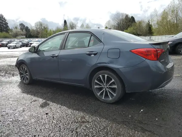 5YFBURHEXHP663823 2017 TOYOTA COROLLA - Image 2
