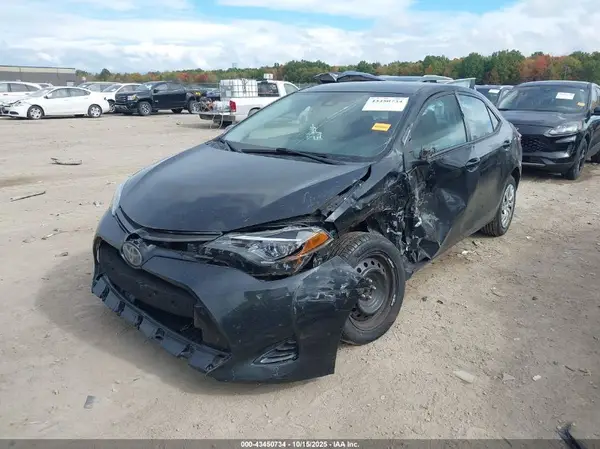 5YFBURHEXHP665586 2017 TOYOTA COROLLA - Image 2