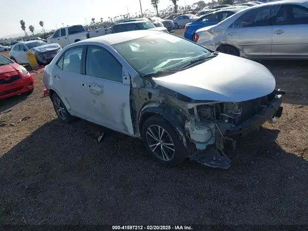 5YFBURHEXHP665880 2017 TOYOTA COROLLA - Image 1