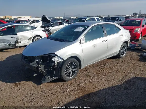 5YFBURHEXHP665880 2017 TOYOTA COROLLA - Image 2