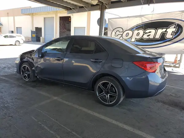 5YFBURHEXHP666236 2017 TOYOTA COROLLA - Image 2