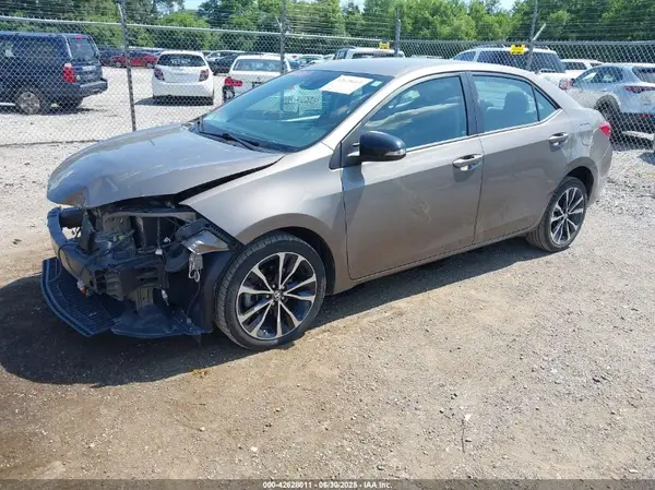 5YFBURHEXHP667502 2017 TOYOTA COROLLA - Image 2