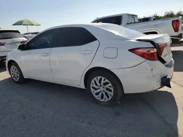5YFBURHEXHP667788 2017 TOYOTA COROLLA - Image 2