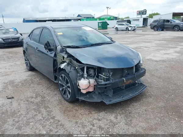 5YFBURHEXHP668813 2017 TOYOTA COROLLA - Image 1