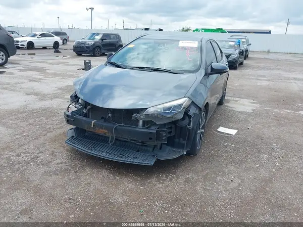5YFBURHEXHP668813 2017 TOYOTA COROLLA - Image 2