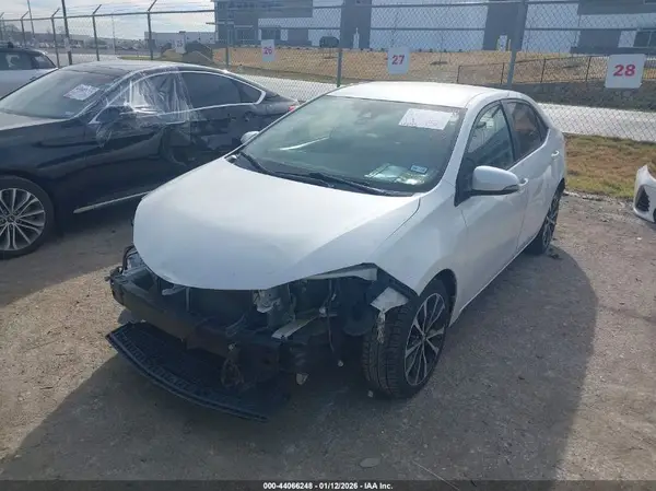 5YFBURHEXHP669010 2017 TOYOTA COROLLA - Image 2