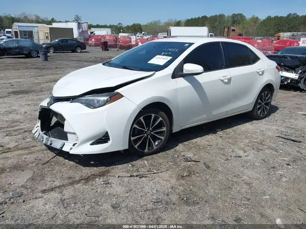 5YFBURHEXHP671453 2017 TOYOTA COROLLA - Image 2