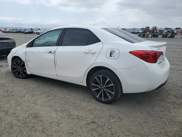 5YFBURHEXHP672053 2017 TOYOTA COROLLA - Image 2