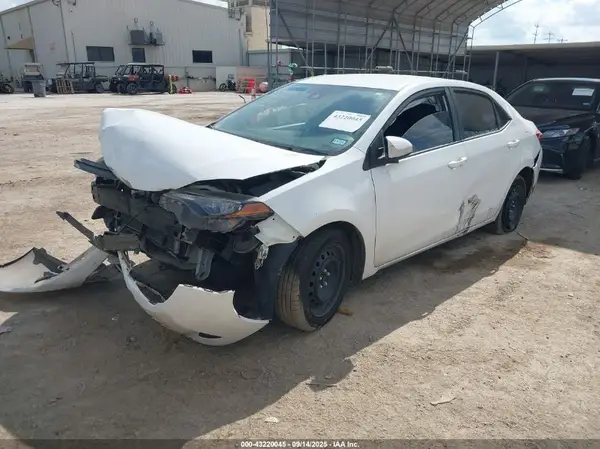 5YFBURHEXHP673249 2017 TOYOTA COROLLA - Image 2