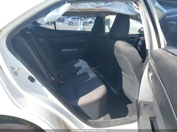 5YFBURHEXHP673249 2017 TOYOTA COROLLA - Image 8