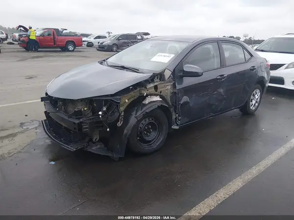 5YFBURHEXHP675521 2017 TOYOTA COROLLA - Image 2