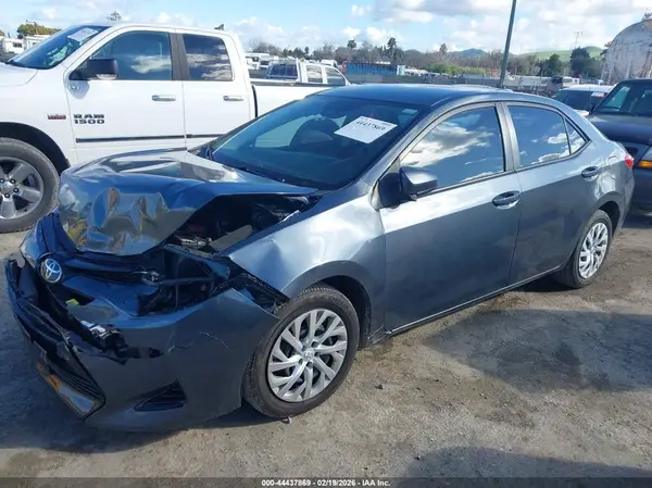 5YFBURHEXHP675857 2017 TOYOTA COROLLA - Image 2